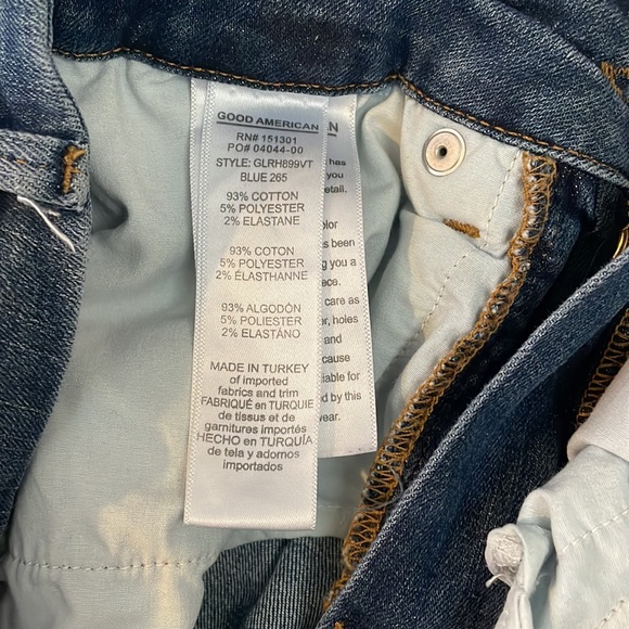 Like NEW 2 Pair of Good American Jeans - Picture 14 of 14